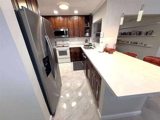 Building Photo - 2528 SW Natura Blvd