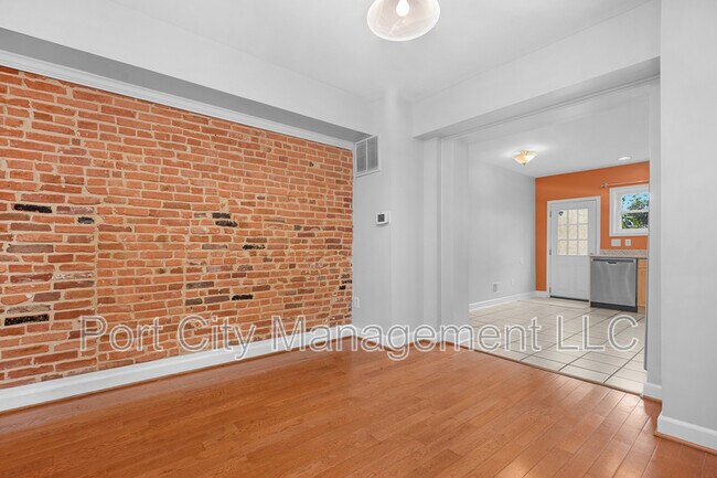 Building Photo - 1125 Haubert St