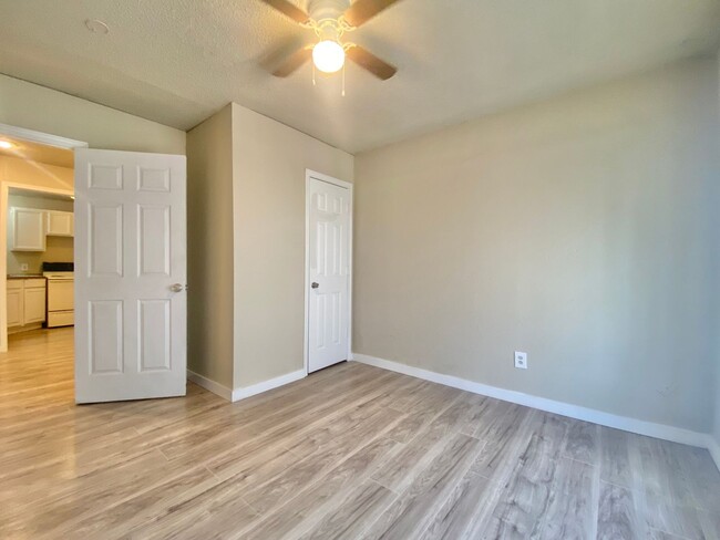 Building Photo - Newly renovated 3 bed 1 bath now available...