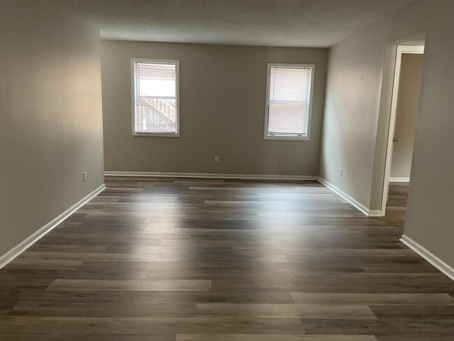 Building Photo - 1546 Hamilton Dr