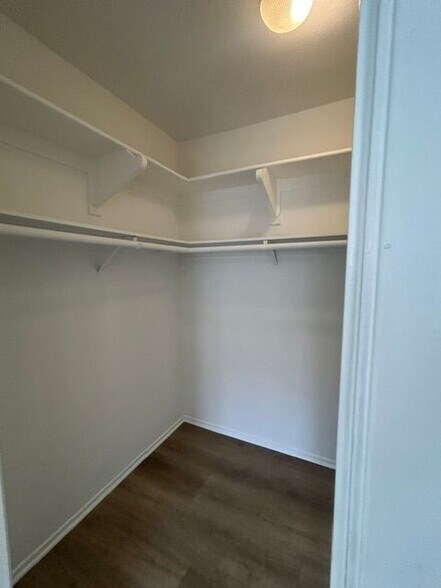 Building Photo - 1735 N Willow Woods Dr