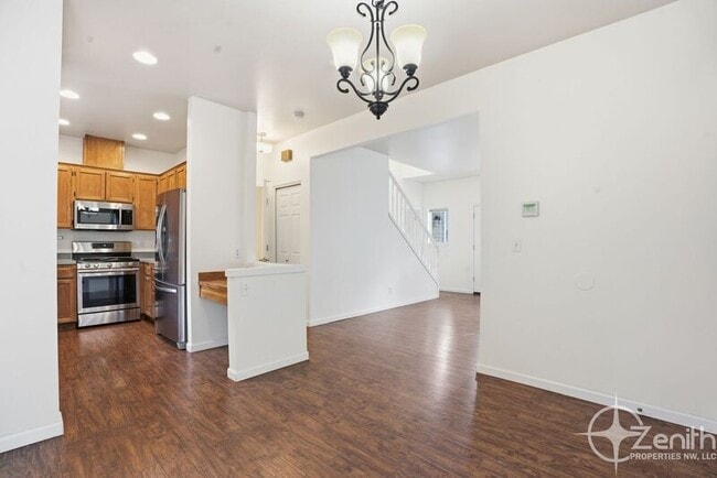 Building Photo - 419 NE 7th Ave