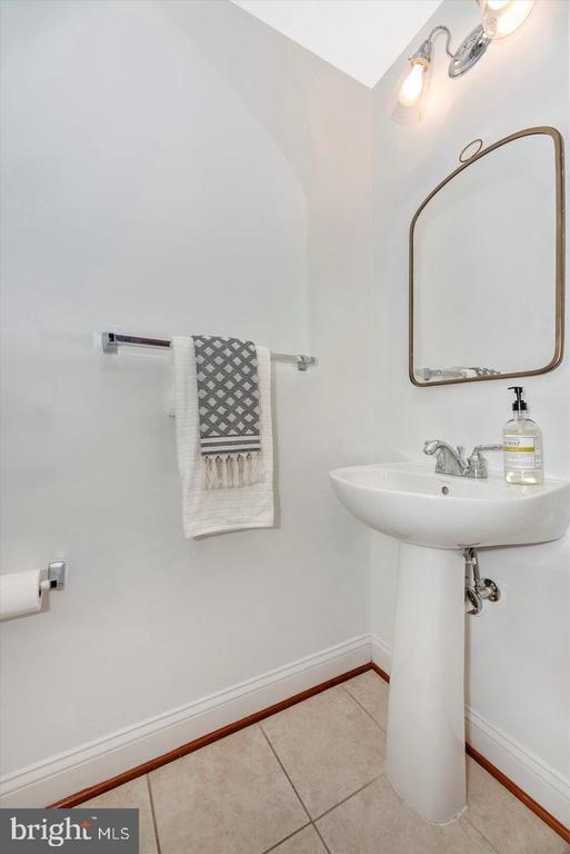 Building Photo - 10202 Woodthrush Dr