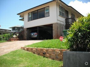 Building Photo - 3 Bed/ 2.5 Bath House with Den in Kaneohe