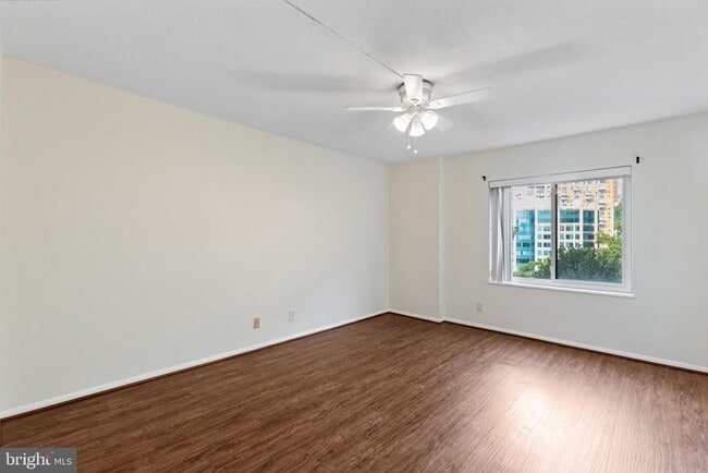 Building Photo - 8370 Greensboro Dr