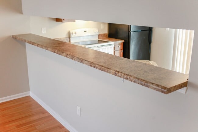Building Photo - Charming Townhouse in Virginia Beach