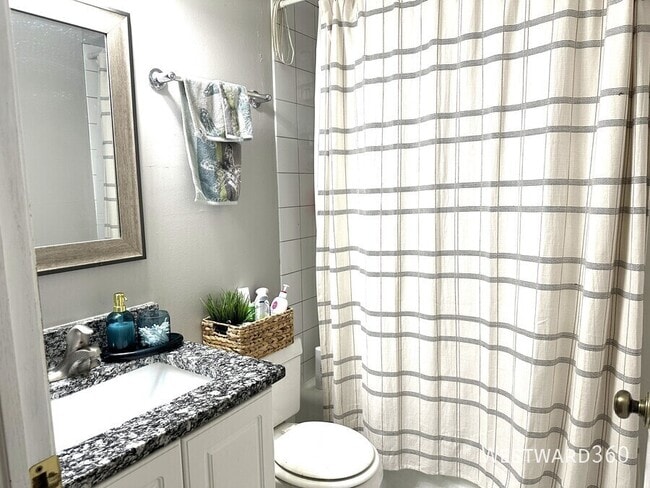 Building Photo - 3936 N Ashland Ave