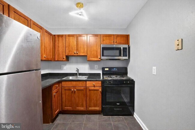 Building Photo - 3105 Naylor Rd SE