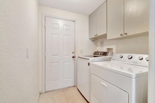 Building Photo - 1207 Belmont Pl