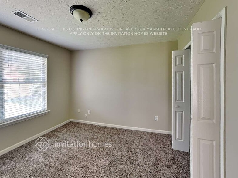 Building Photo - 320 Birchmere Close SW