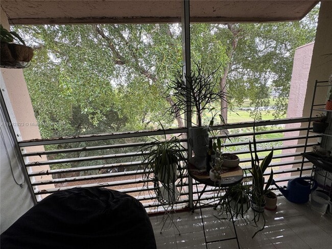 Building Photo - 9495 Evergreen Pl