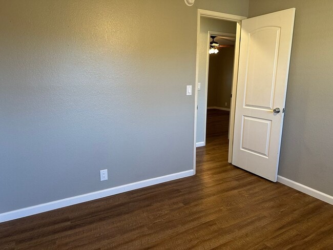 Building Photo - Charming Home with Open Floor Plan in West Redding