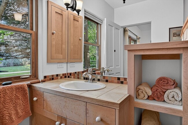 Building Photo - Quintessential Boulder Cottage in Mapleton...