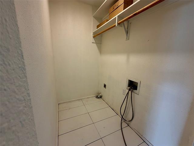 Building Photo - 2303 Deer Path Dr