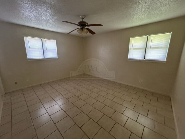 Building Photo - 2803 Greystone Dr