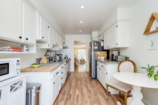 Building Photo - 4443 Saugus Ave