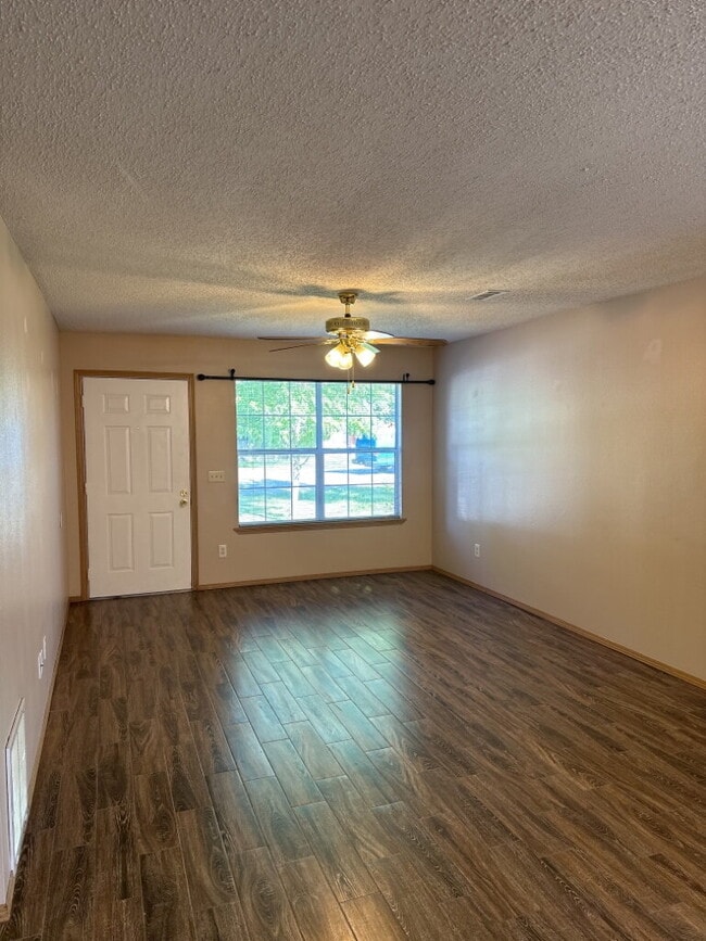 Building Photo - 1510 N Bernice Dr