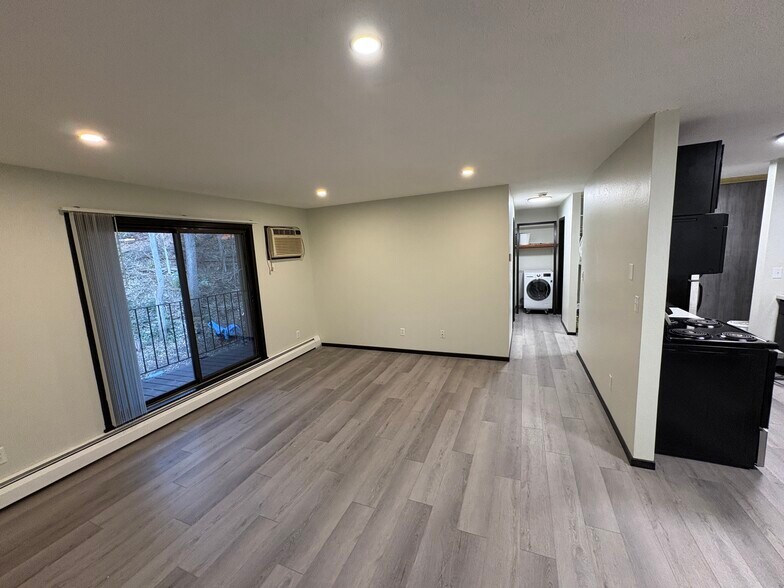 Washer and dryer in unit - 907 Coulee Rd