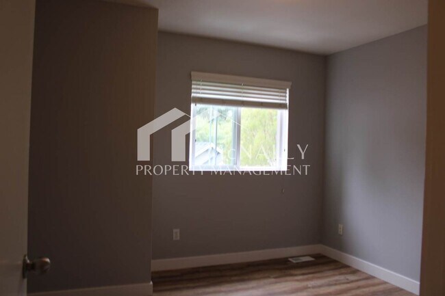 Building Photo - 7403 Larkspur Ct
