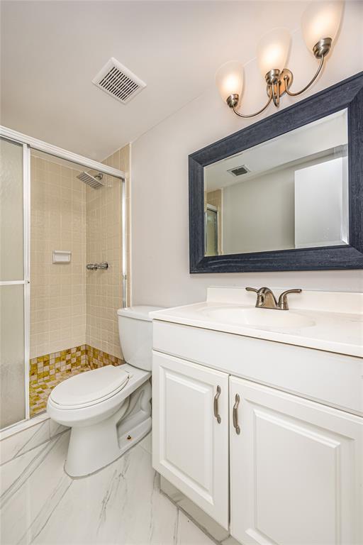 Building Photo - 250 Jacaranda Dr