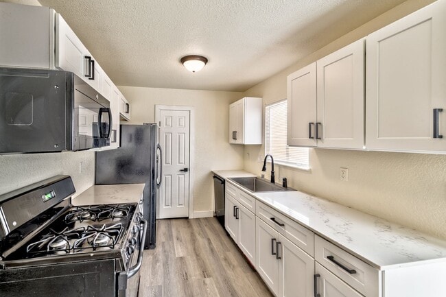 Building Photo - 3757 Longfellow St