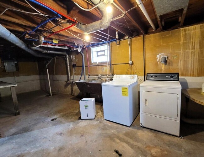 Building Photo - 2716 White Oak Ave