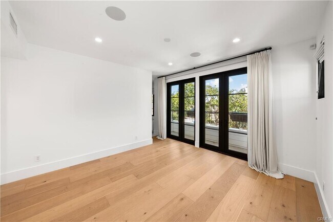 Building Photo - 616 Acacia Ave