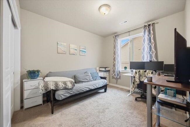 Building Photo - 368 Wishkah Dr