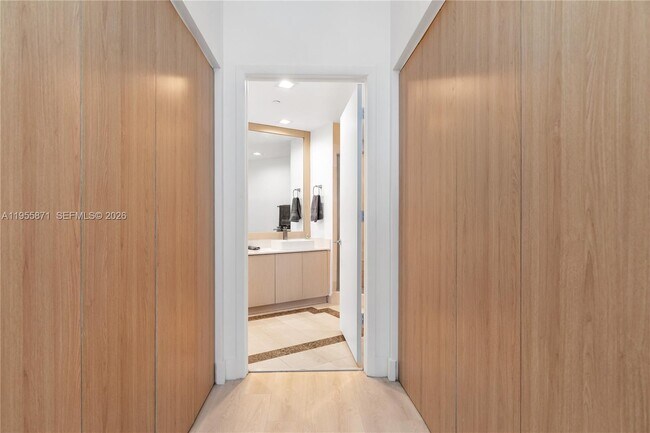 Building Photo - 300 South Pointe Dr