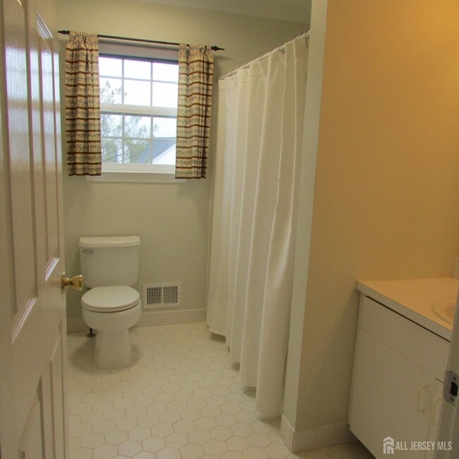 Building Photo - 29 Tall Oaks Ct