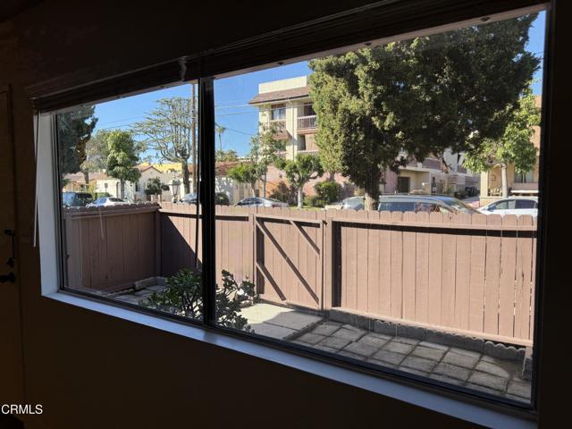 Building Photo - 832 E Garfield Ave