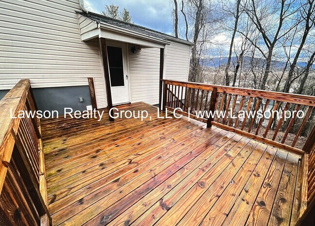Building Photo - Two Bedroom Home in City of Salem