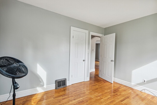 Building Photo - 629 St Clair Ave