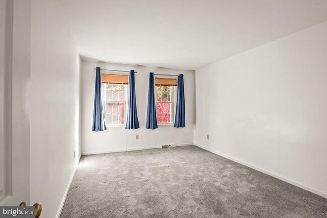 Building Photo - 1913 Meadow Ln