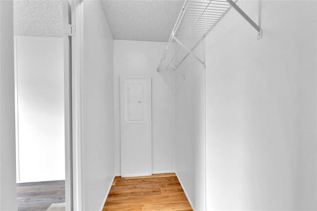 Building Photo - 7012 Bronco Ct