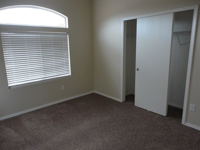 Building Photo - 6301 Vaughn Dr NE