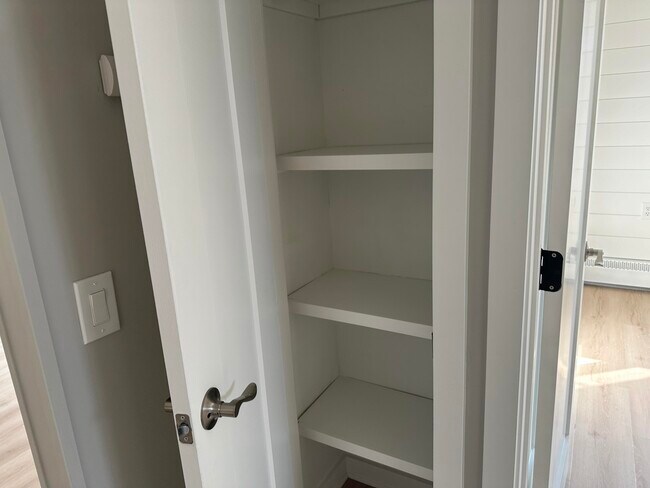 Building Photo - 137 N Center St