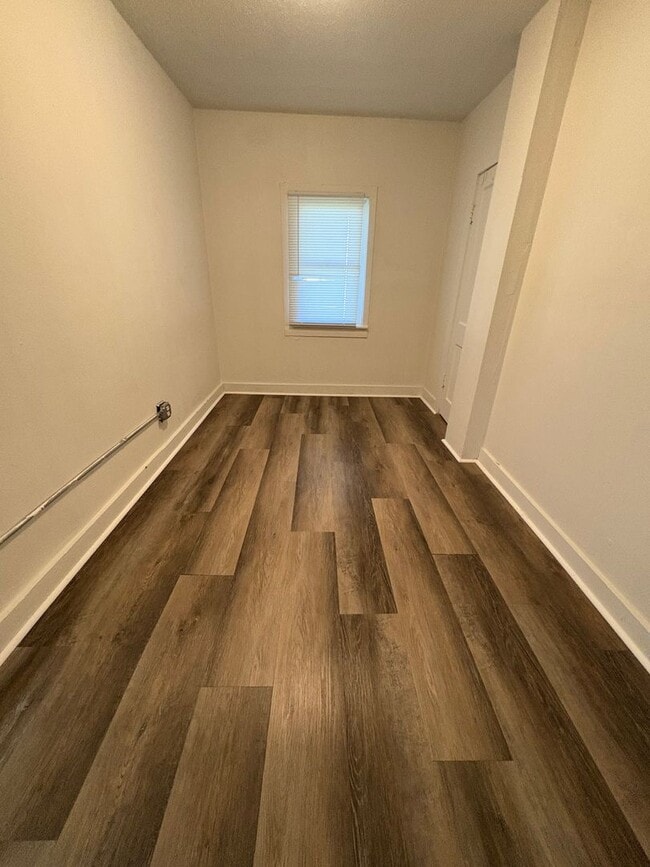 Building Photo - 608 9th St N