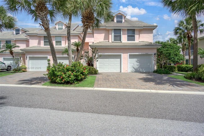 Building Photo - 3007 Fairway Dr N