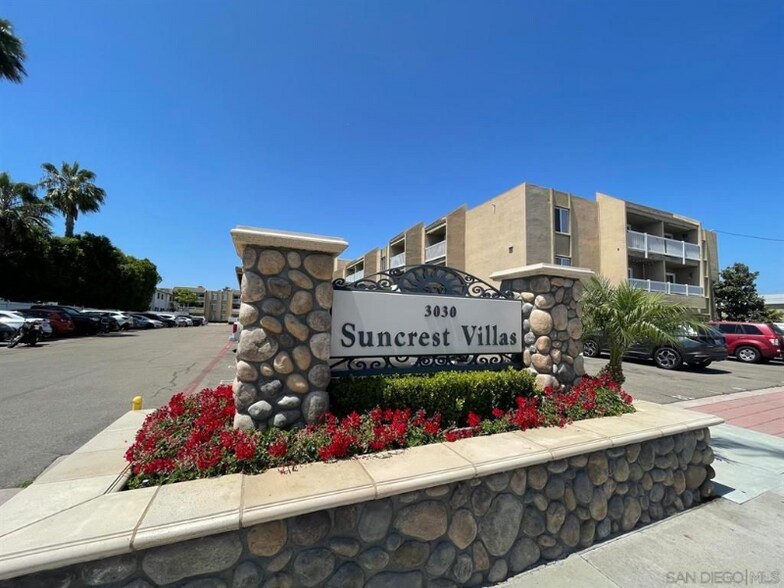 Building Photo - 3030 Suncrest Dr