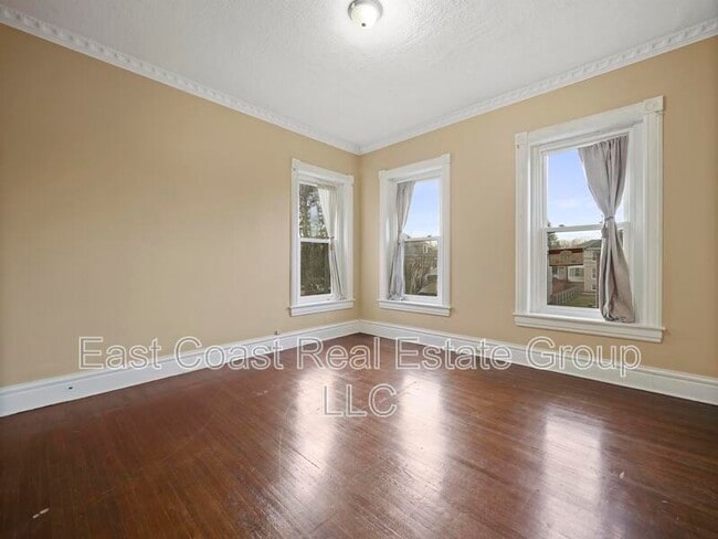 Building Photo - 448 Summit Ave