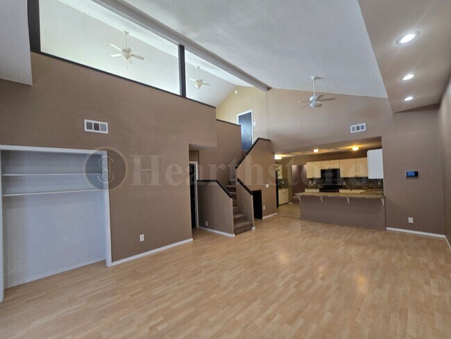 Building Photo - 1307 Gidding St