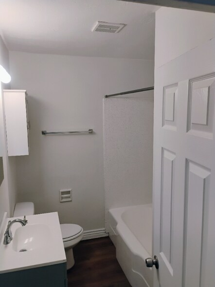 Building Photo - 380 E 100 N