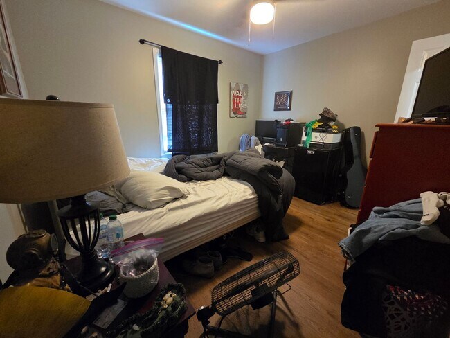 Building Photo - 4/2 apartment off of Milledge