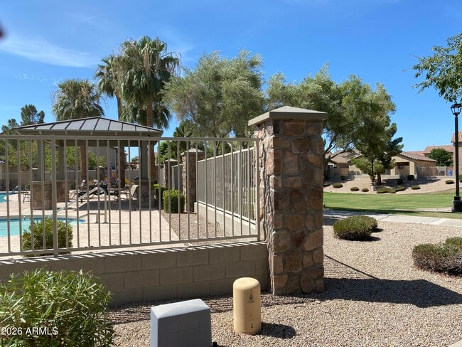 Building Photo - 1999 S Swan Dr