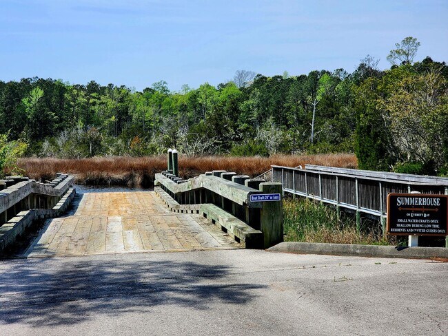 Building Photo - Home Available in Summerhouse on Everett Bay! Showings Coming Soon.