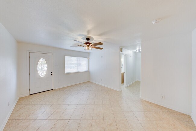 Building Photo - 309 Robbie St