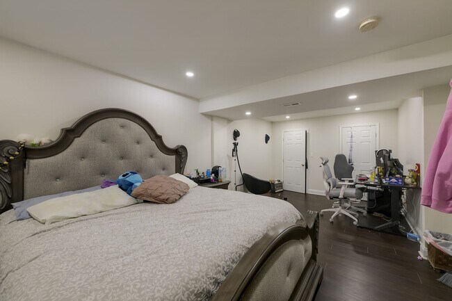 Building Photo - Luxurious Single Family Home in Emerald Farm