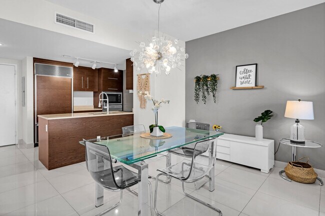 Building Photo - 485 Brickell Ave