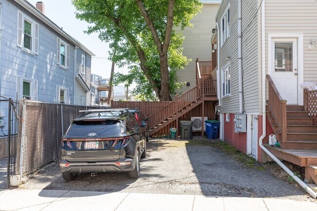 Building Photo - 17 Bonair St